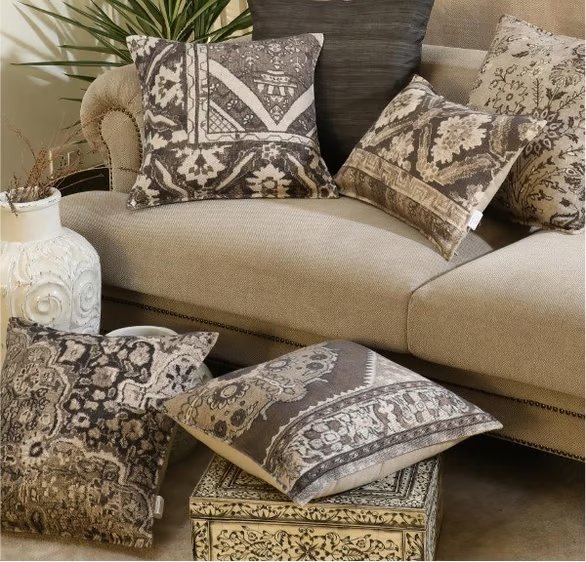 Decorative Pillows & Cushions Photo